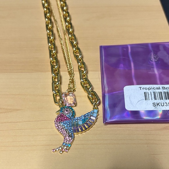 Elegant Gold Necklace with Multicolor Bird Pendant - Picture 2 of 2